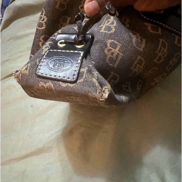 Dooney & Bourke Shoulder Bag. - Picture 2 of 7